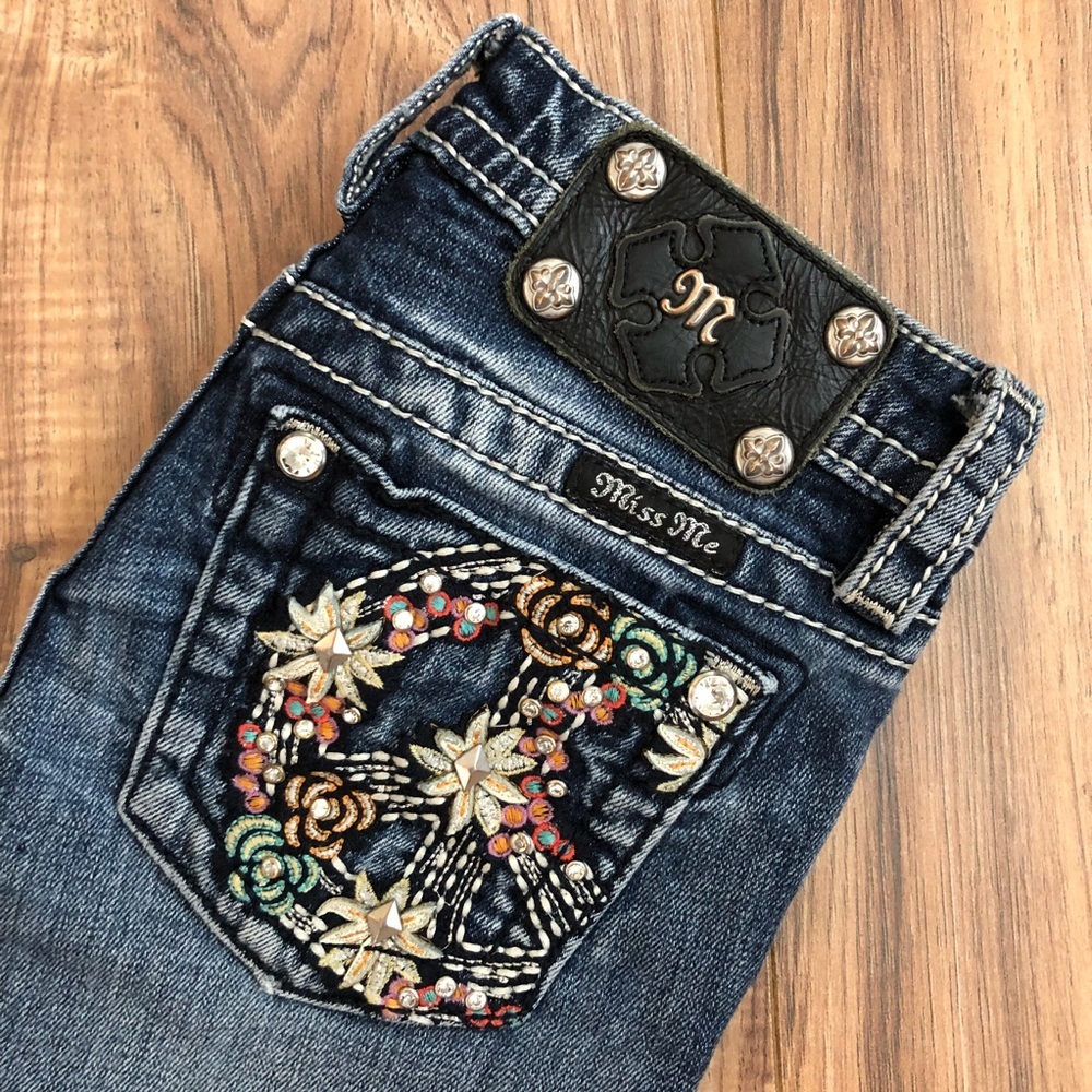 Like 🆕 Peace✌🏼Flowers 🌸 & Bling Miss Me Capris